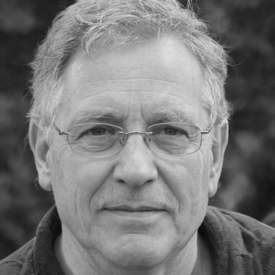 Dániel Szebenyi oktató portréja